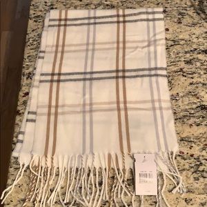 NWT plaid patterned women’s scarf